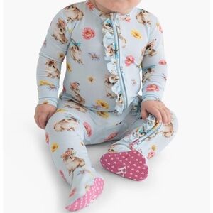 POSH PEANUT Tinsley Jane Bunny Print Ruffled
Fitted Footie Pajamas Girls 0-3 MO